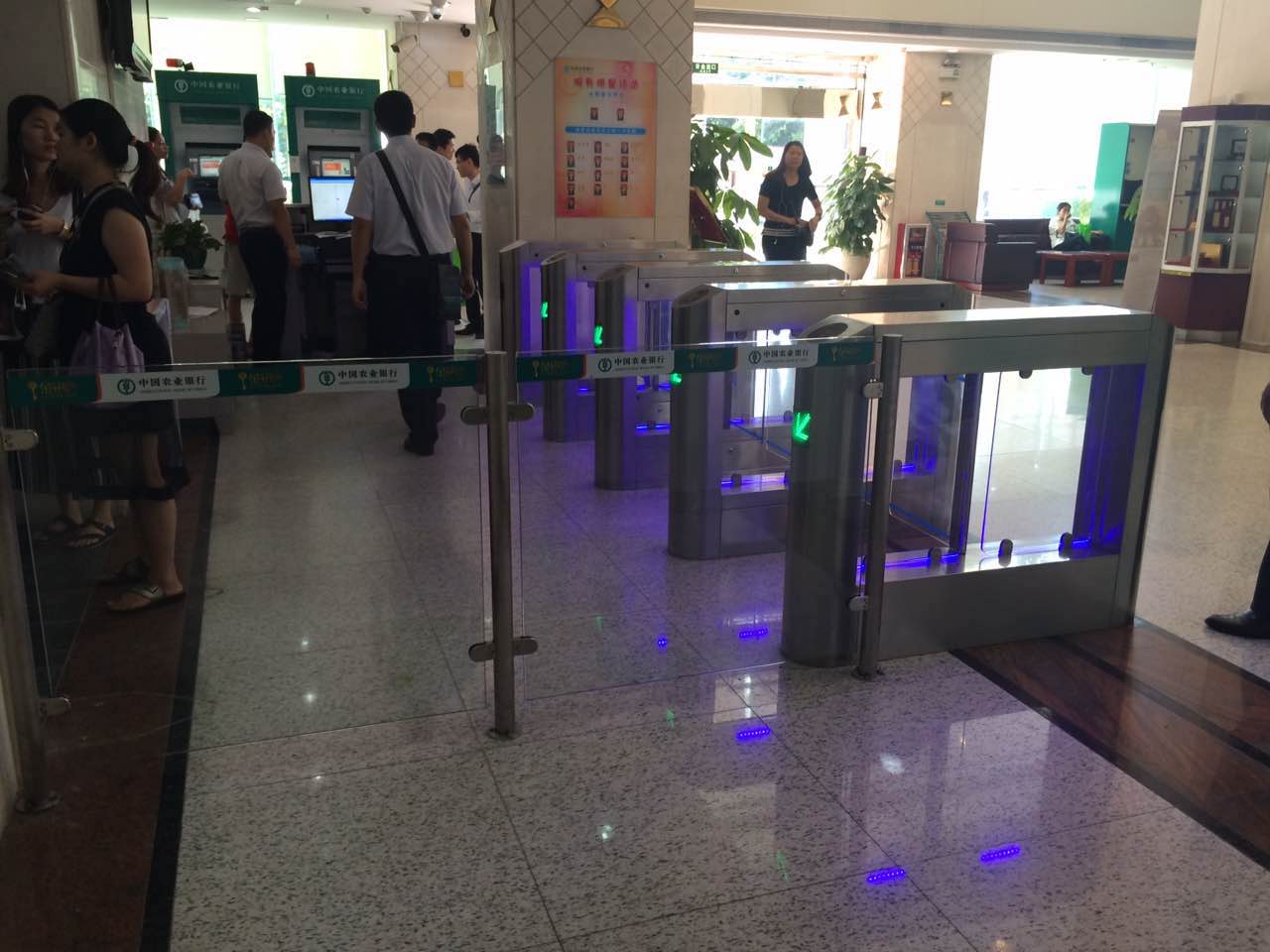 廣州某銀行擺閘